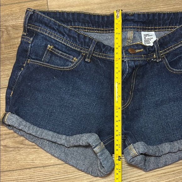 H&M Skinny Low Waist Blue Denim Shorts with Cuffed Hem Size 40 - EUC - Picture 3 of 6